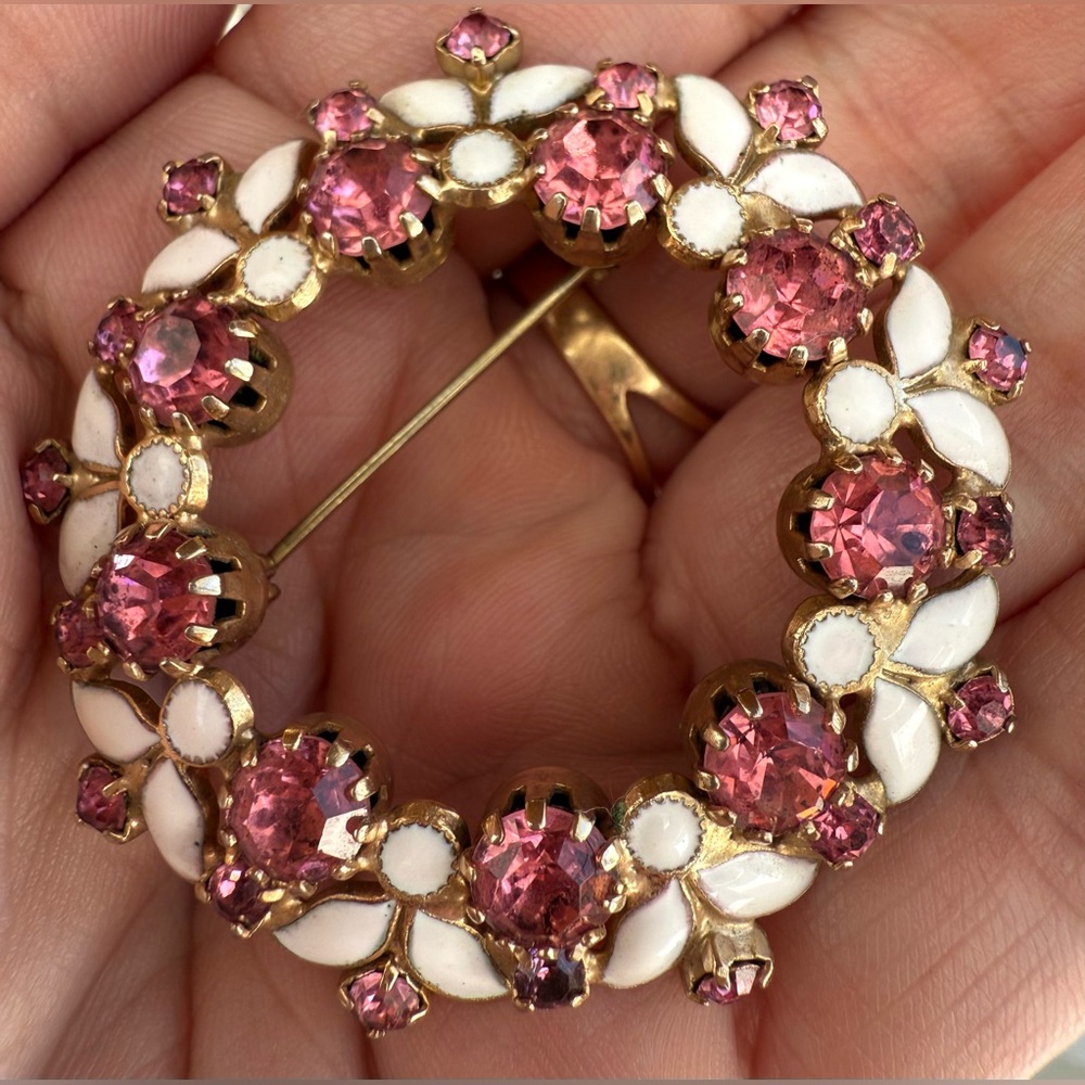 Vintage Pink Glass Rhinestone & White Enamel Floral Wreath Brooch 2” - Picture 7 of 7